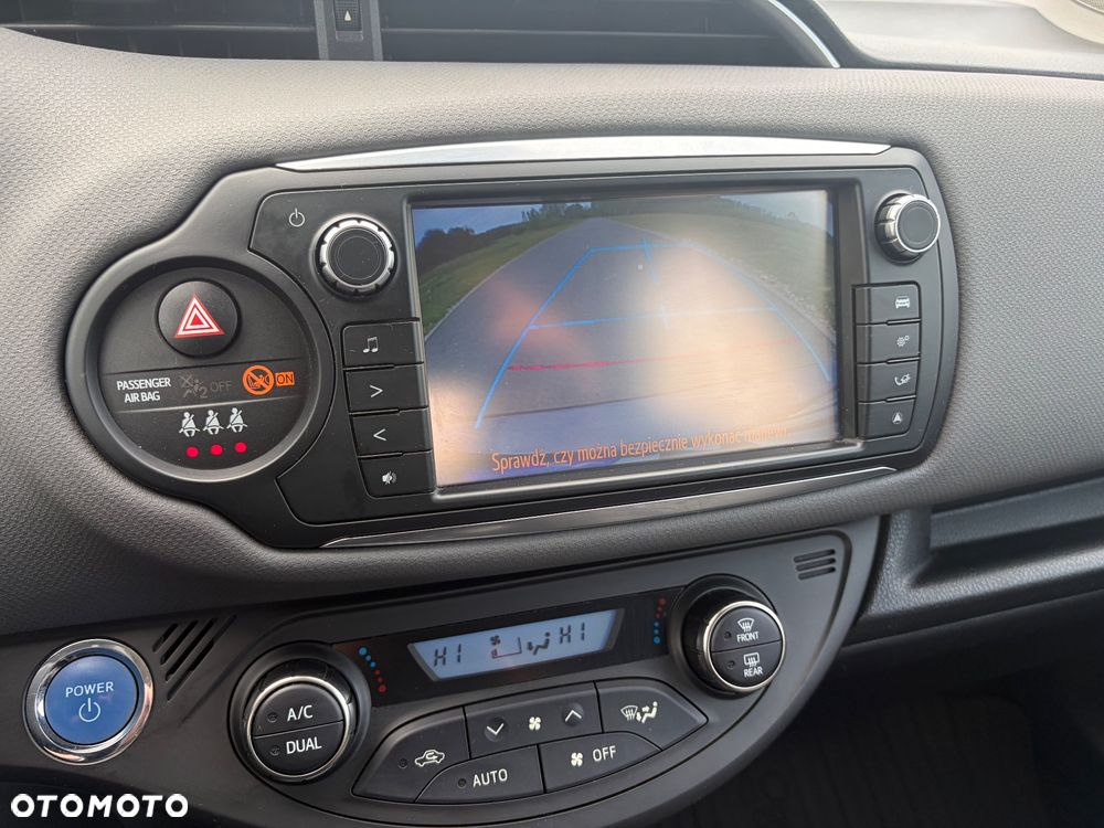 Toyota Yaris Hybrid 100 Premium EU6 - 15