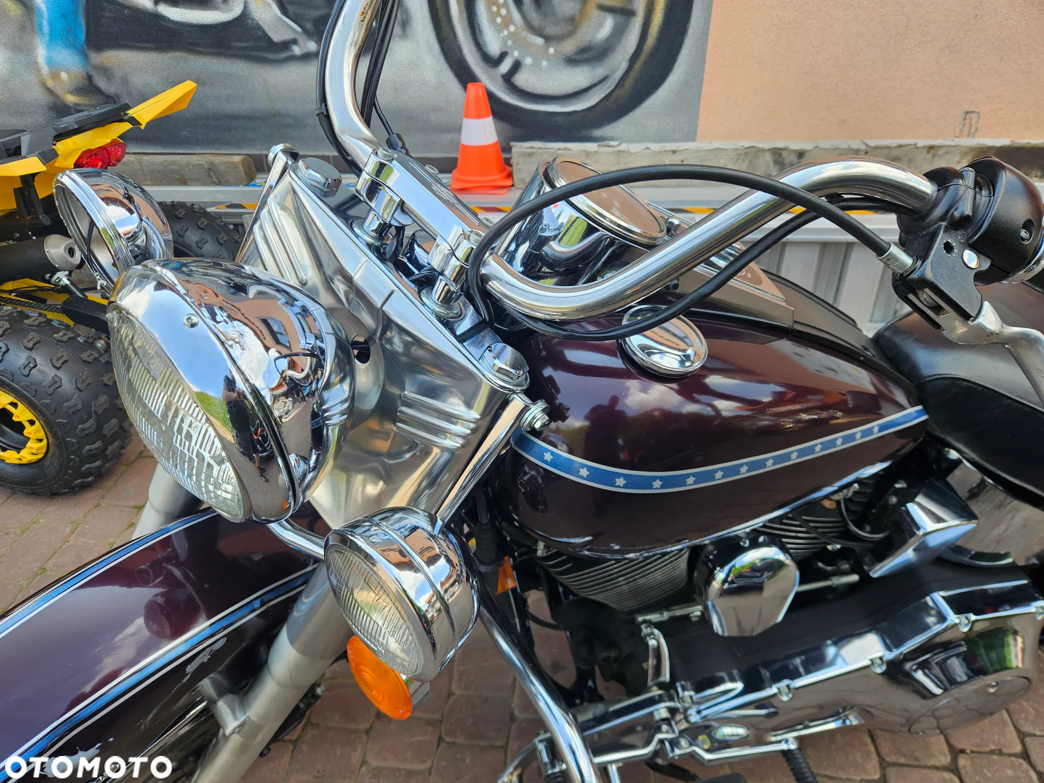 Harley-Davidson Softail Custom - 10