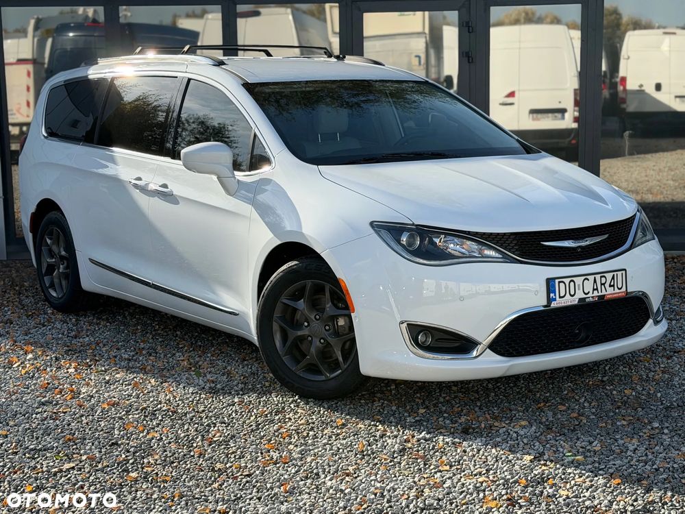 Chrysler Pacifica - 3