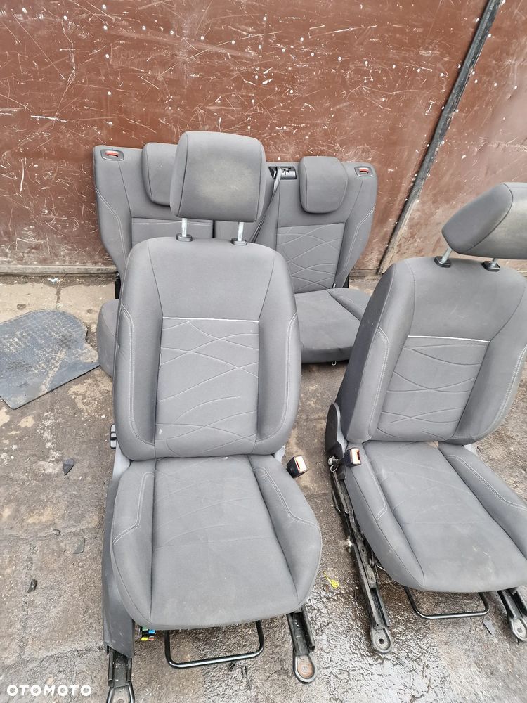Komplet  foteli  ford  Fiesta  mk7  lift  5d grzane - 2