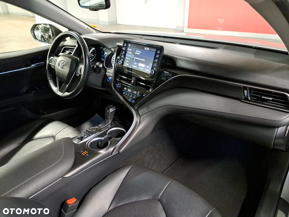 Toyota Camry 2.5 Hybrid Executive CVT - 16