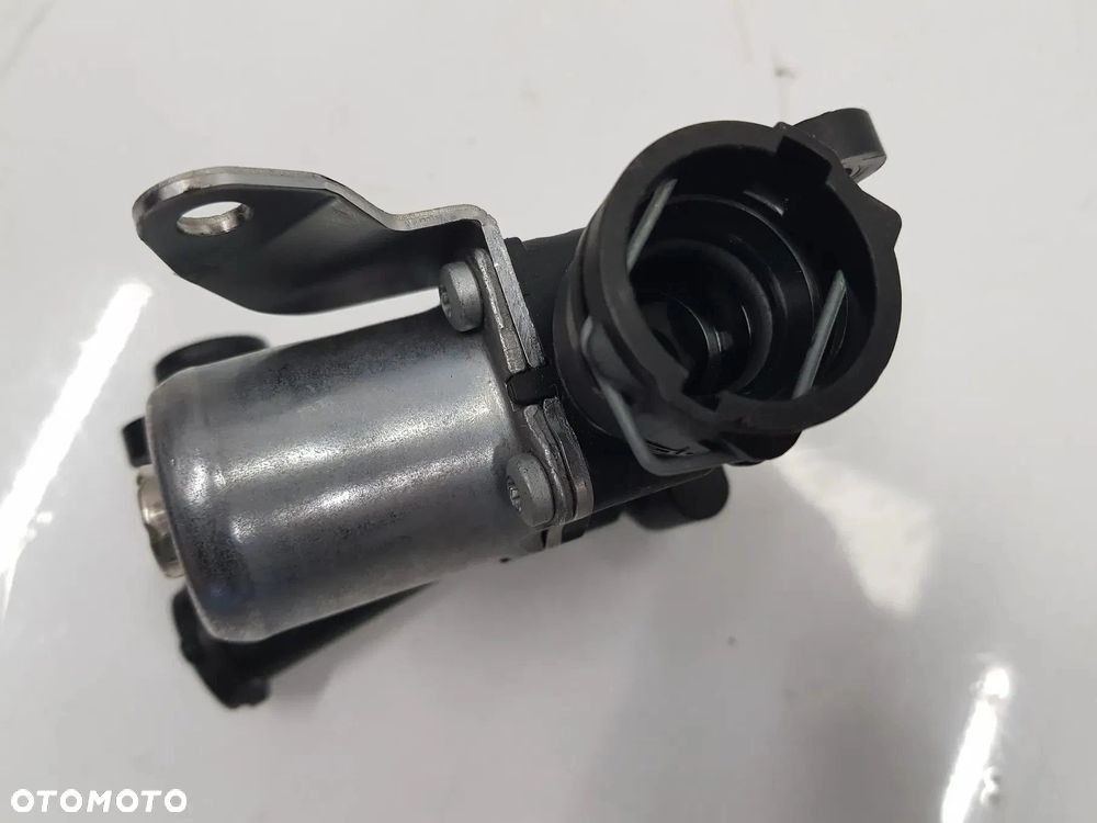 ELEKTROZAWÓR mieszalnik wody Mercedes W205 C63 AMG M177 A1772030064 - 4