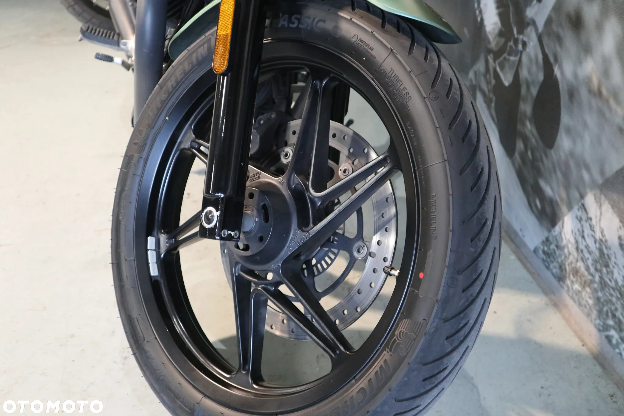 Moto Guzzi V7 - 12