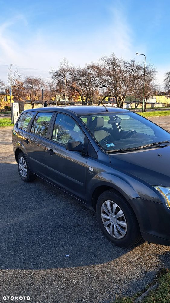 Ford Focus Ambiente - 4