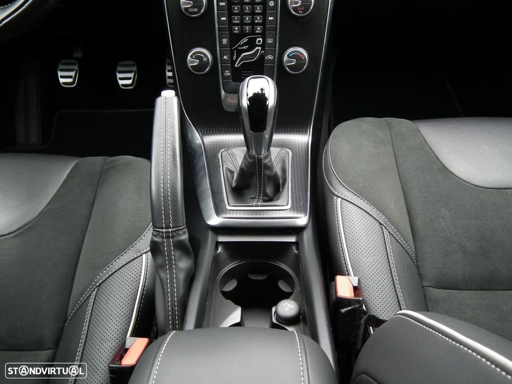 Volvo V40 2.0 D3 R-Design - 22