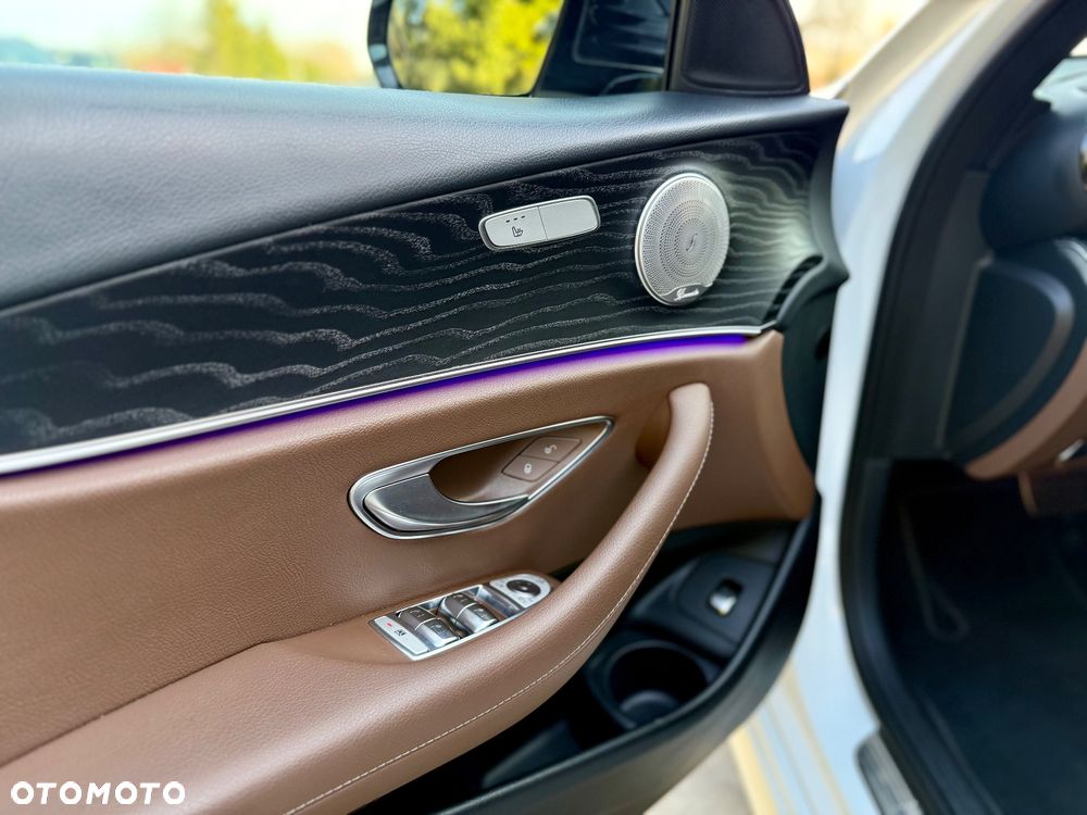 Mercedes-Benz Klasa E 300 de 9G-TRONIC - 24