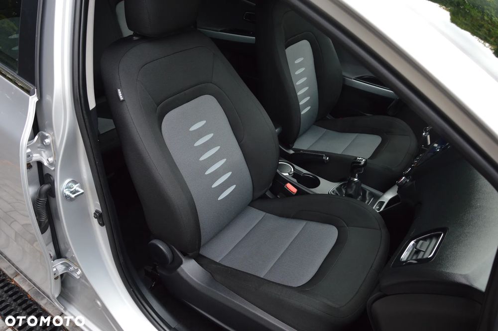 Kia Ceed - 33