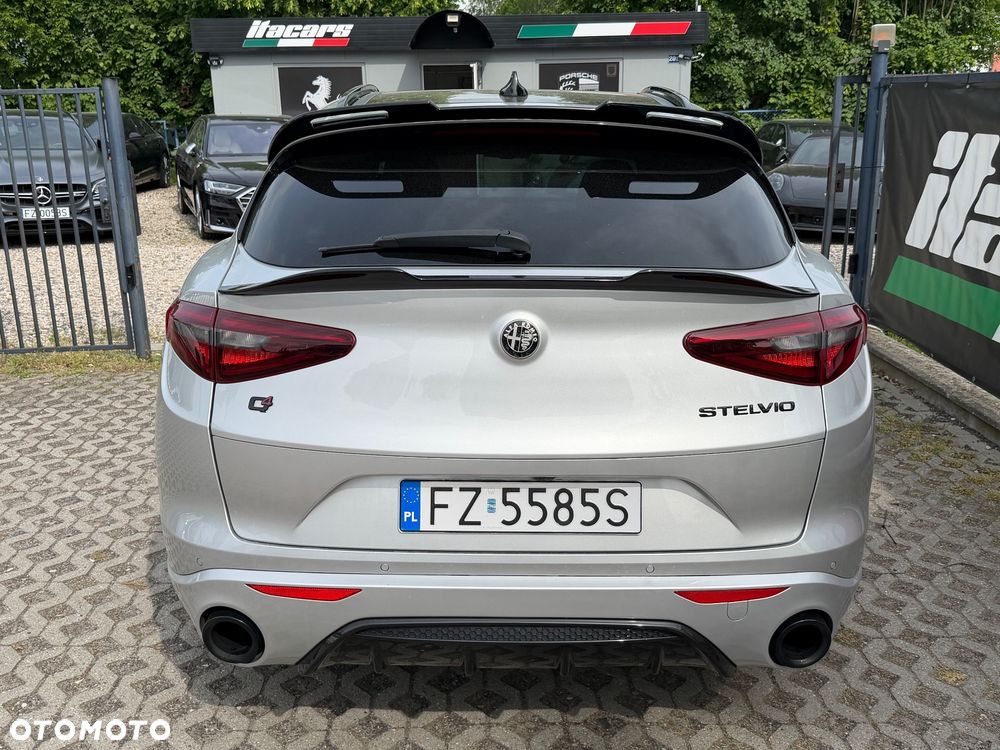 Alfa Romeo Stelvio 2.0 Turbo 16V AT8-Q4 Veloce - 6