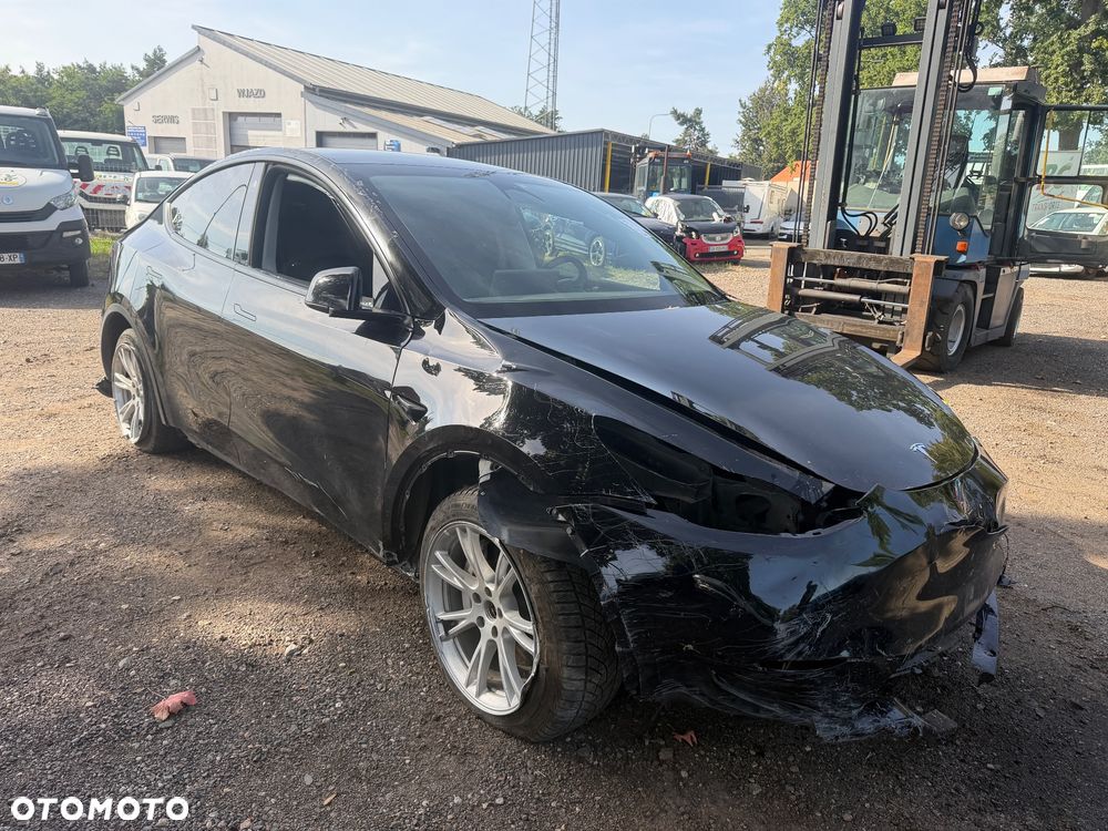 Tesla Model Y Long Range AWD - 2