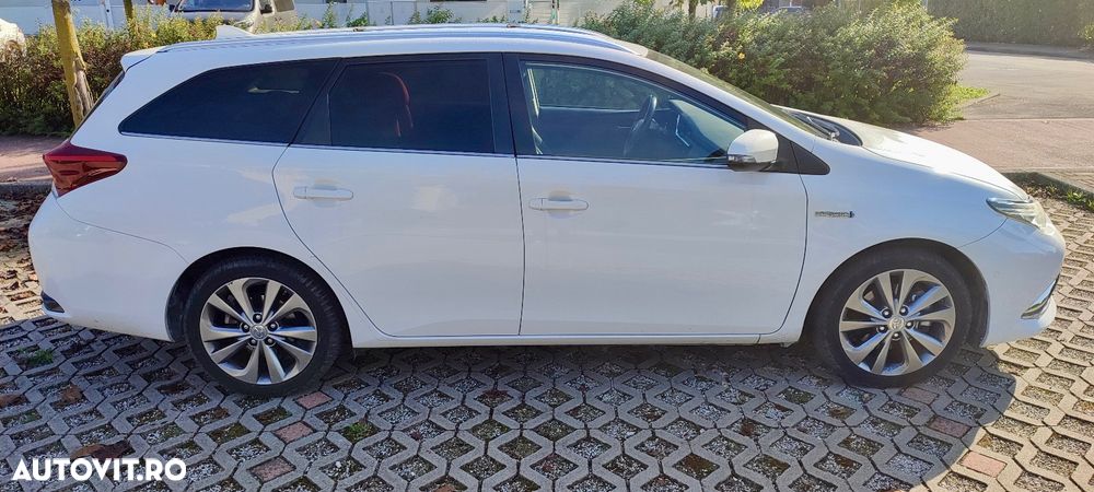 Toyota Auris 1.8 L VVT-i Hybrid Sol + - 4