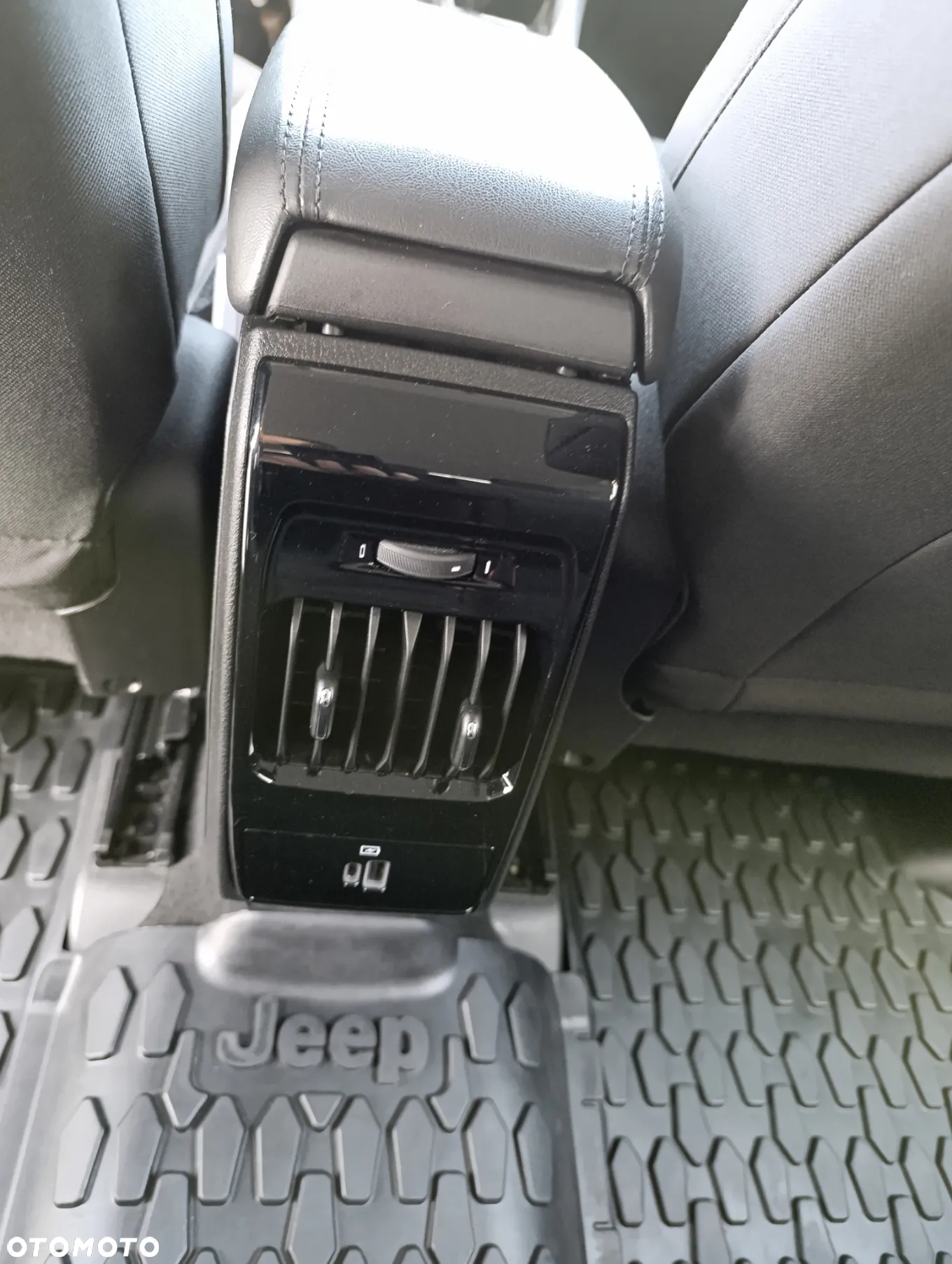 Jeep Compass 1.3 TMair Longitude FWD S&S - 38