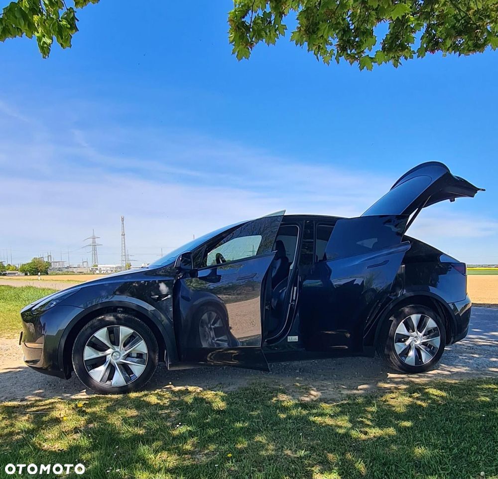 Tesla Model Y - 2