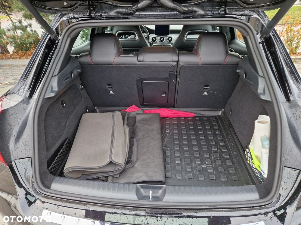 Mercedes-Benz GLA 200 7G-DCT AMG Line - 11