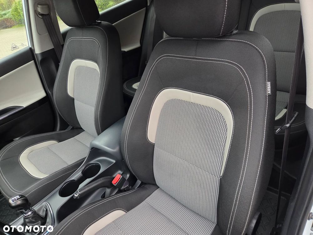 Kia Ceed 1.6 GDI ISG Dream-Team Edition - 16