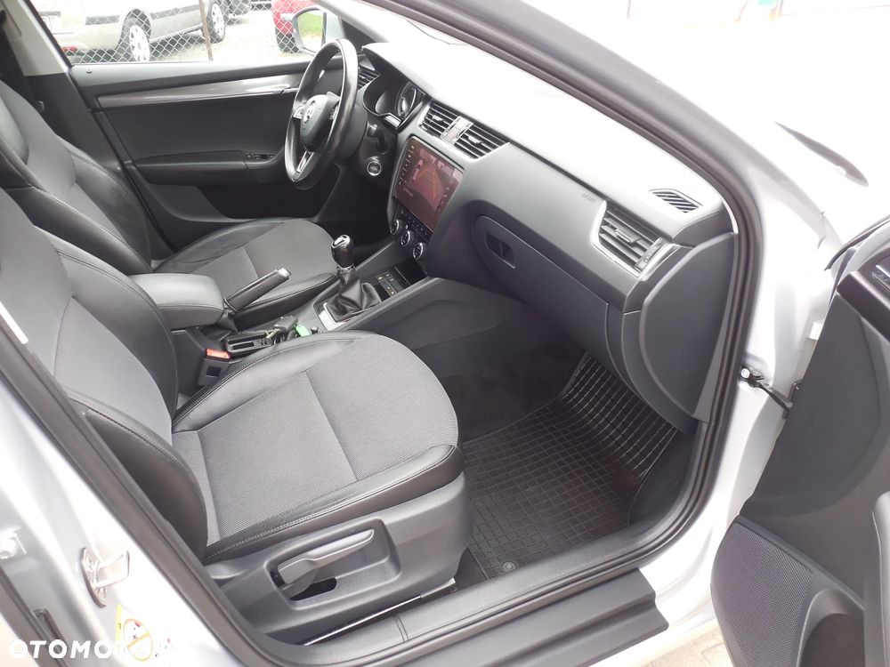 Skoda Octavia Combi 2.0 TDI Sportline - 10