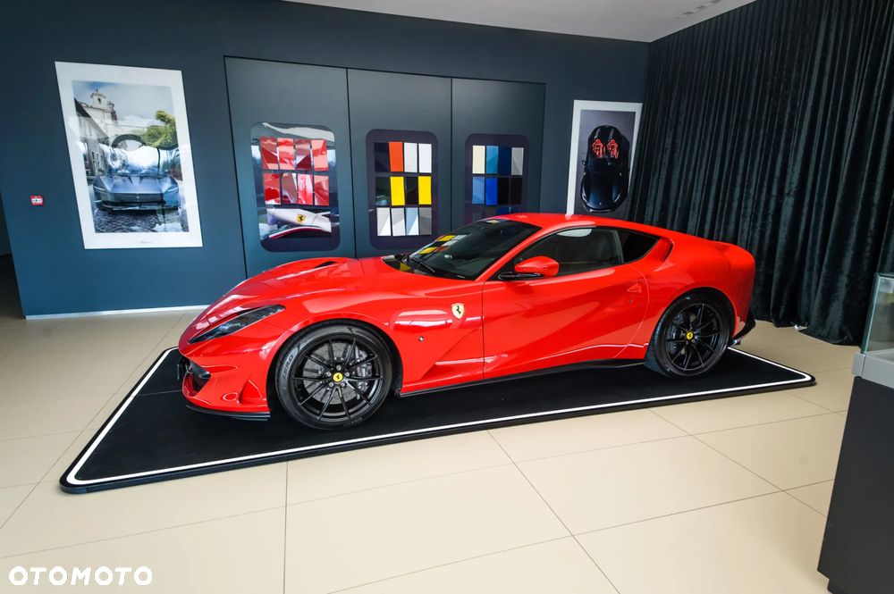 Ferrari 812 Superfast - 5