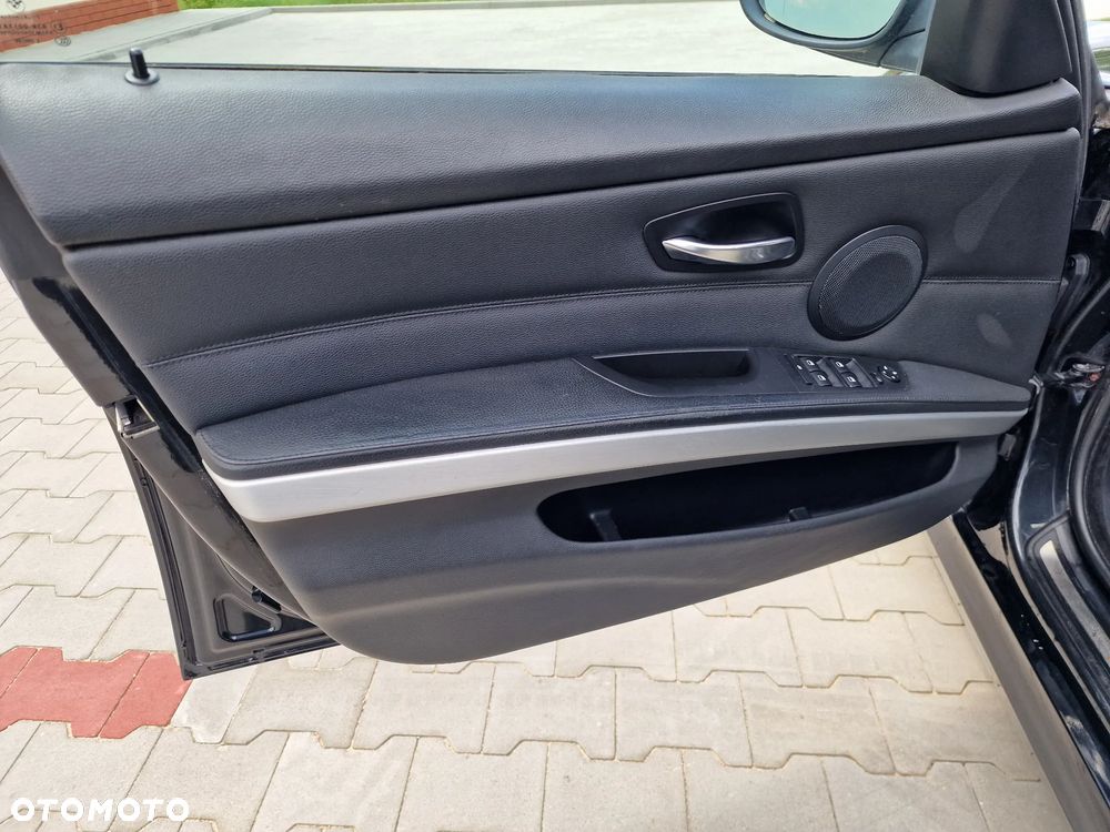 BMW Seria 3 320d xDrive - 14