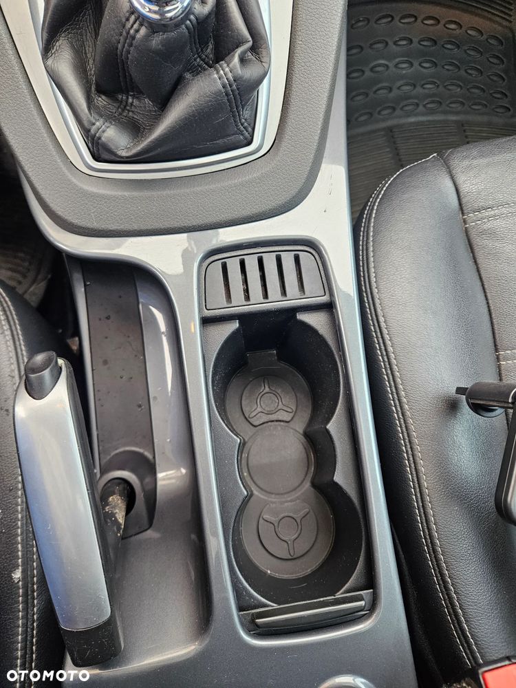 Ford Kuga 2.0 TDCi 2x4 Titanium - 14