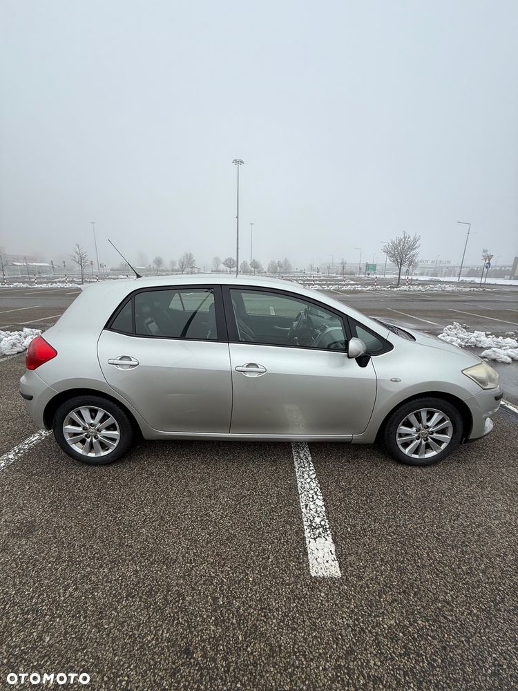Toyota Auris 2.0 D-4D - 2