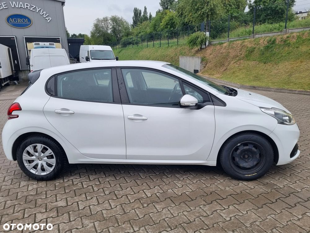 Peugeot 208 - 5