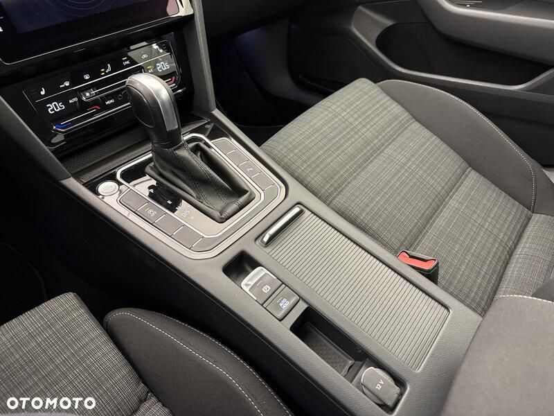 Volkswagen Passat - 17