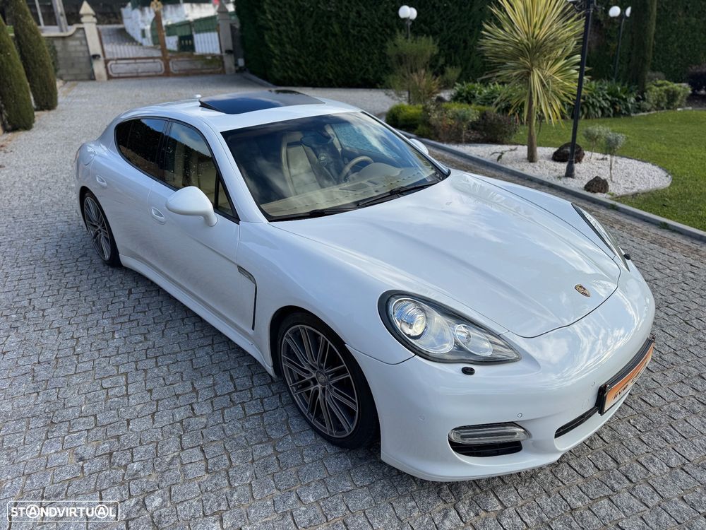 Porsche Panamera 4 PDK Platinum Edition - 2