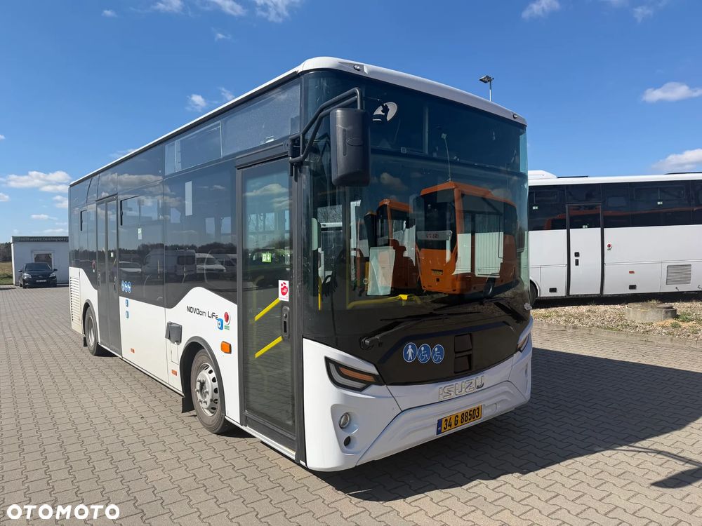 Isuzu Novociti Life - 1