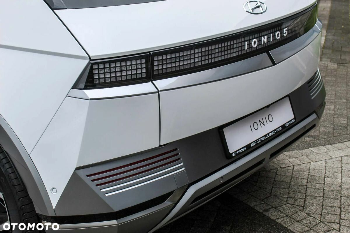 Hyundai IONIQ 5 - 5