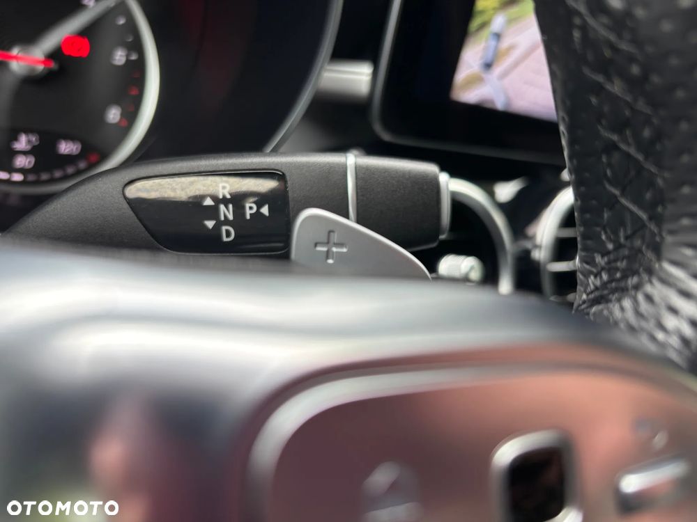 Mercedes-Benz GLC 220 d 4Matic 9G-TRONIC AMG Line - 32