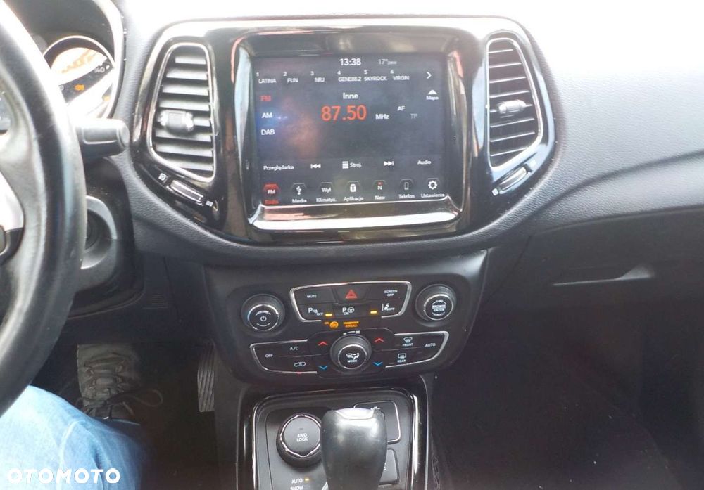 Jeep Compass - 34