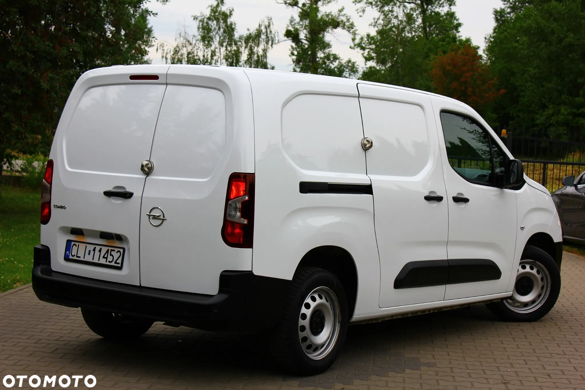 Opel Combo 1.5 CDTI 102KM LONG L2 3 OSOBOWY  NAVIGACJA KAMERA COFANIA CLIMATRONIC DWUSTREFOWY - 11
