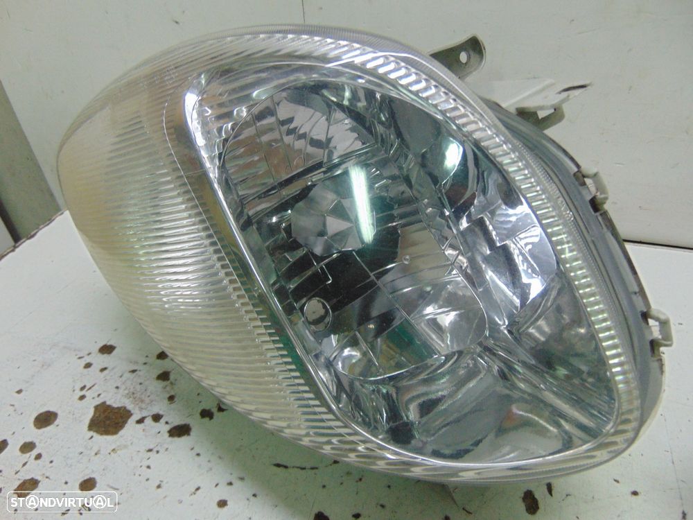 Daihatsu Sirion faróis - 6