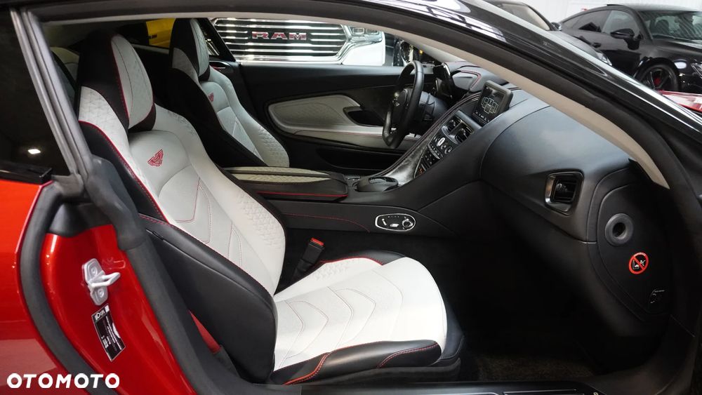 Aston Martin DBS Superleggera Standard - 9