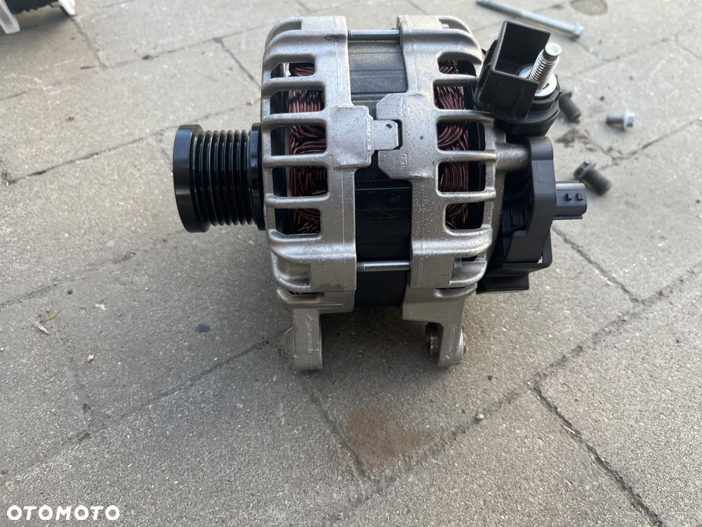 Alternator 1.0 TCE Renault Clio V LIFT 231002175R - 2