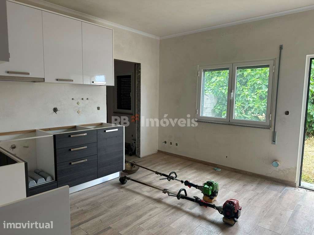 Moradia T4 totalmente Recuperada com espaço exterior no Pego - Grande imagem: 2/25