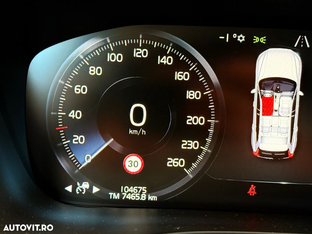 Volvo XC 60 T8 Twin Engine AWD Geartronic Momentum - 26