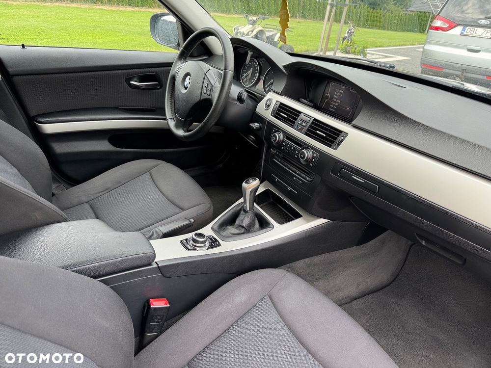 BMW Seria 3 318d - 29