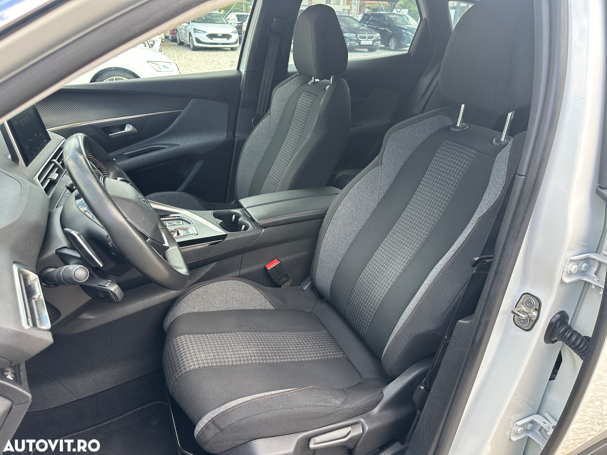 Peugeot 3008 BlueHDi 130 Stop & Start EAT8 Allure - 23
