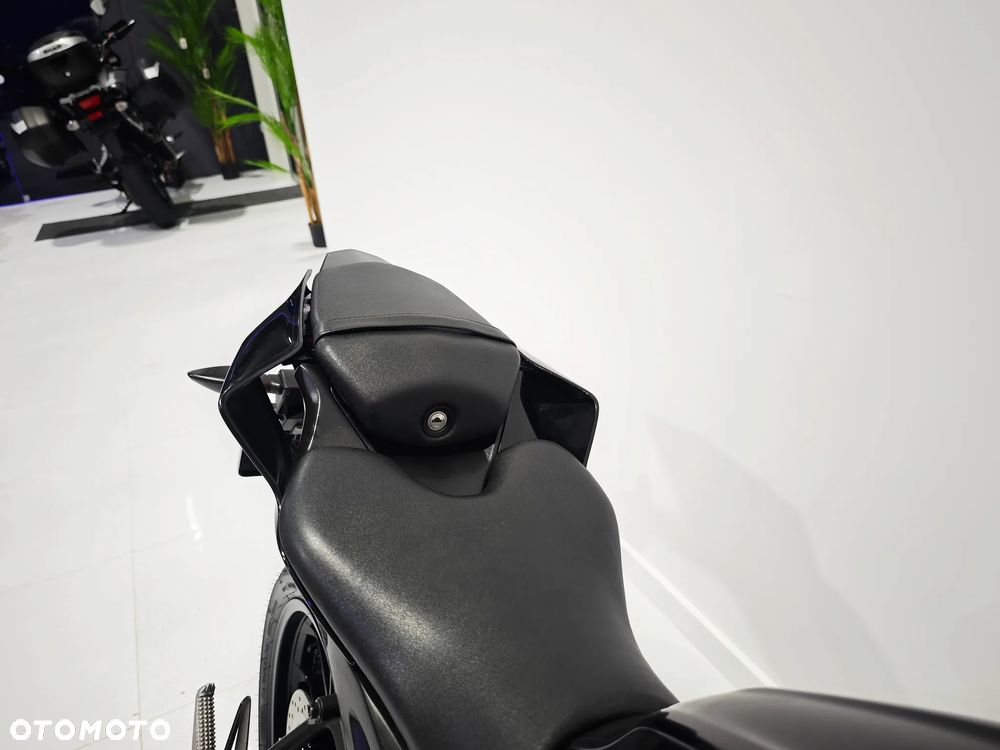 Yamaha YZF - 11