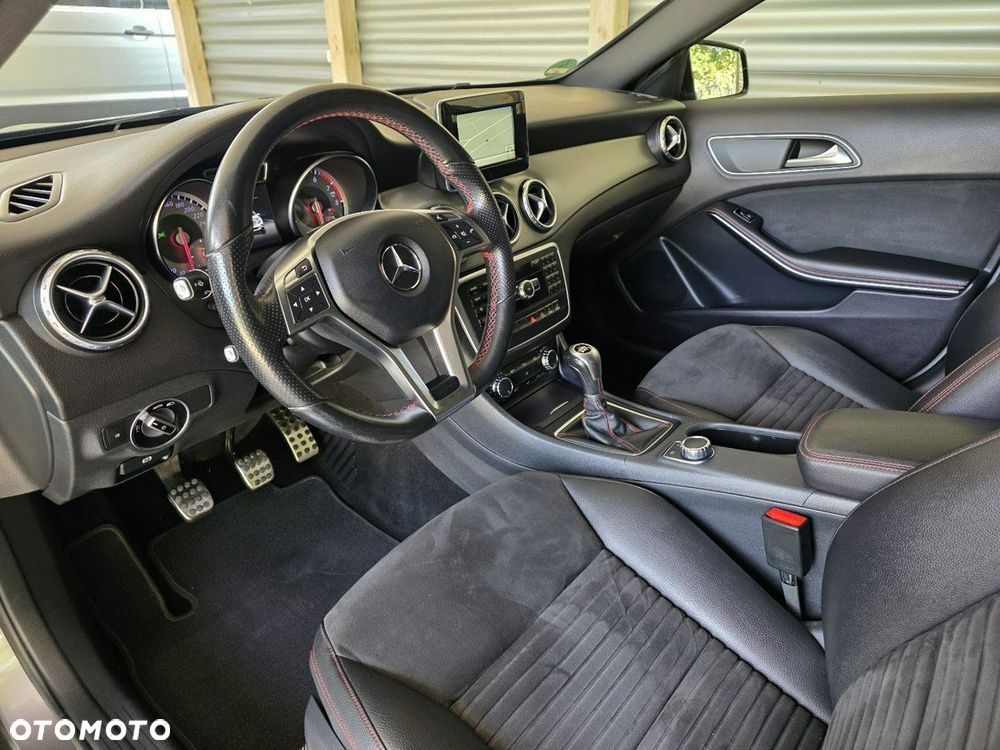 Mercedes-Benz GLA - 12