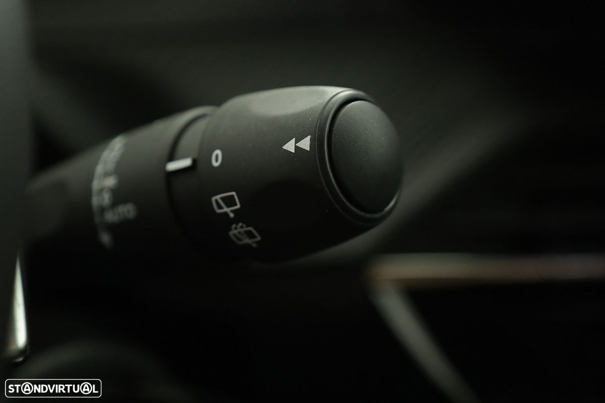 Peugeot 2008 1.2 PureTech Allure EAT8 - 19
