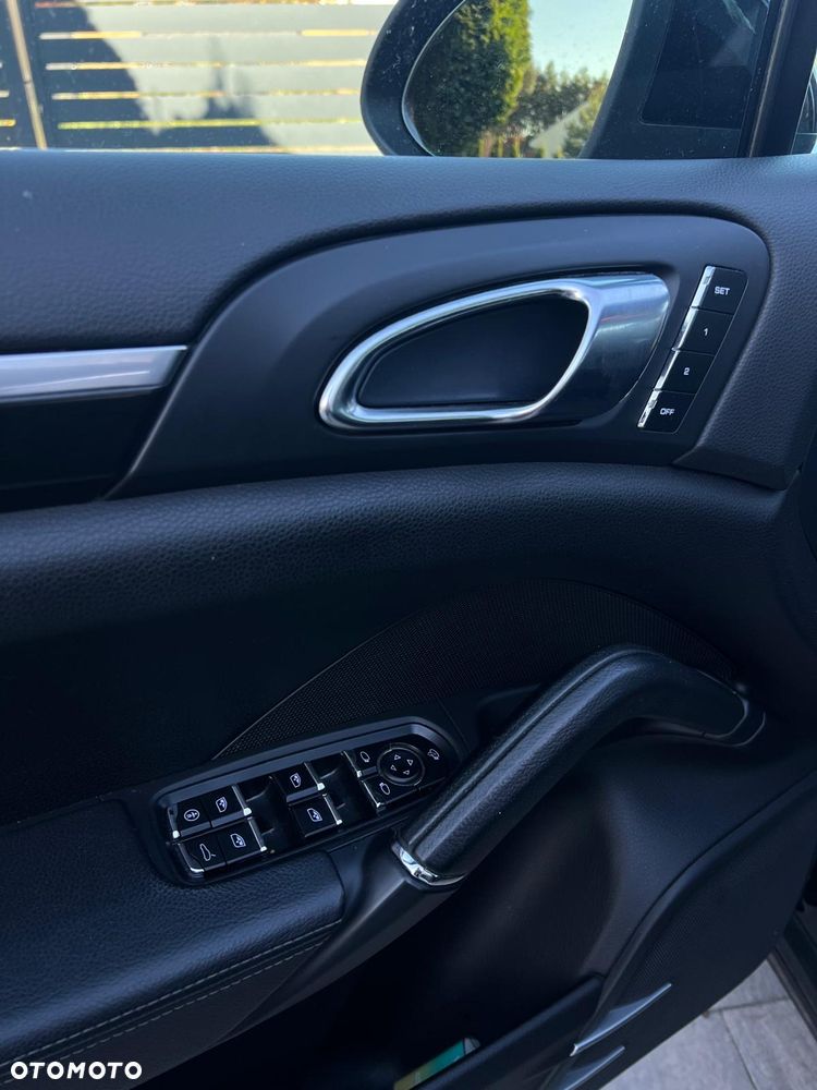 Porsche Cayenne - 29