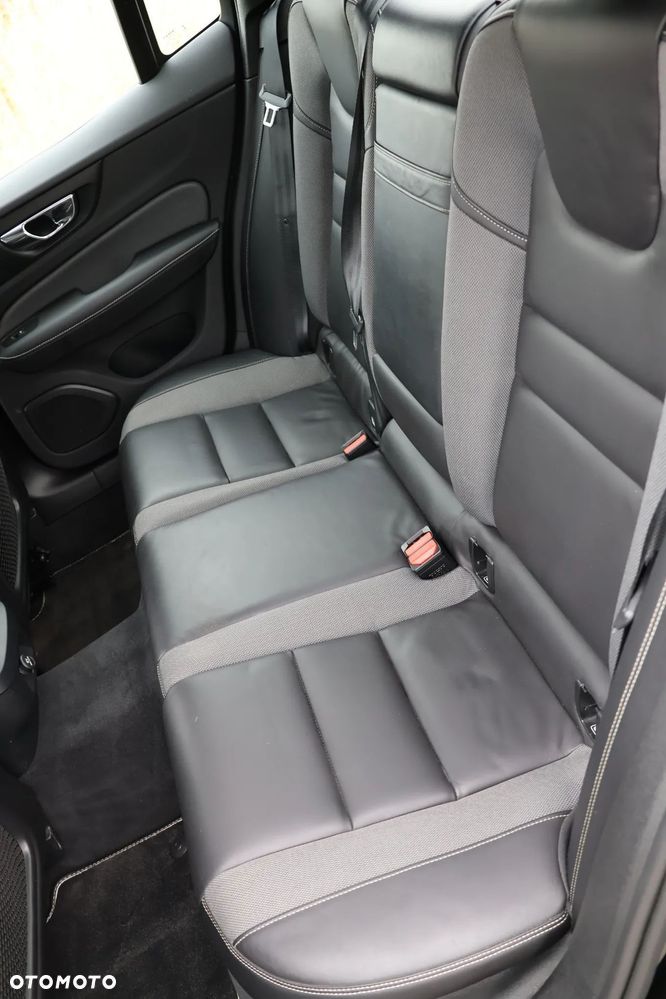 Volvo S60 T4 R-Design - 24