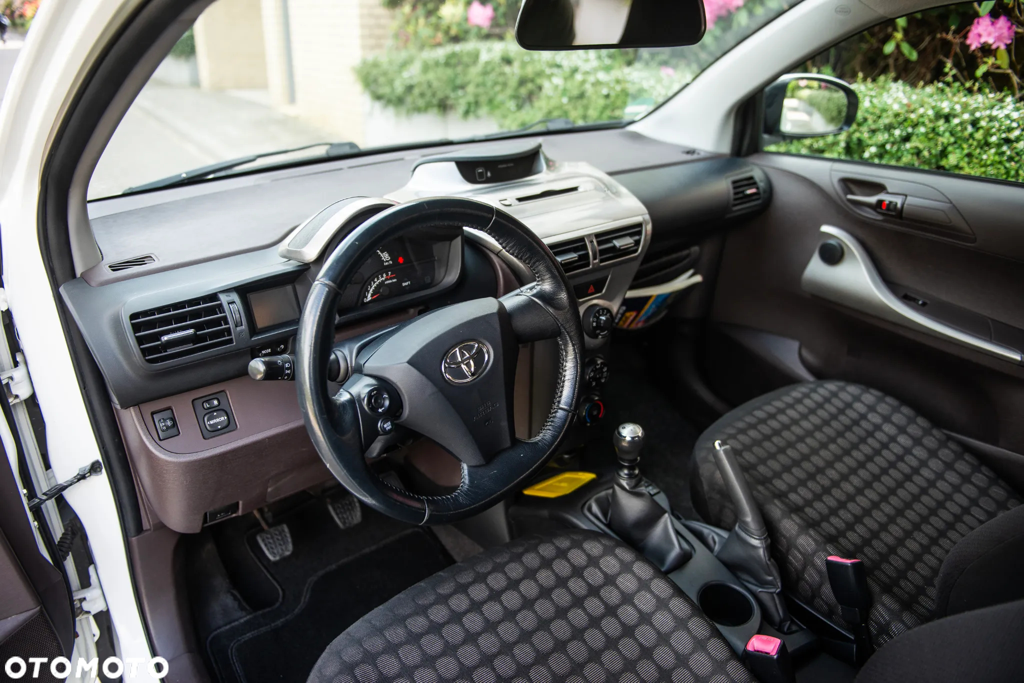 Toyota iQ 1.0 Sol - 17