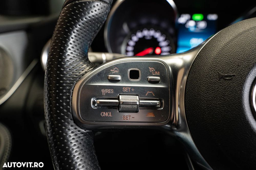 Mercedes-Benz GLC Coupe 300 e 4Matic 9G-TRONIC AMG Line - 23