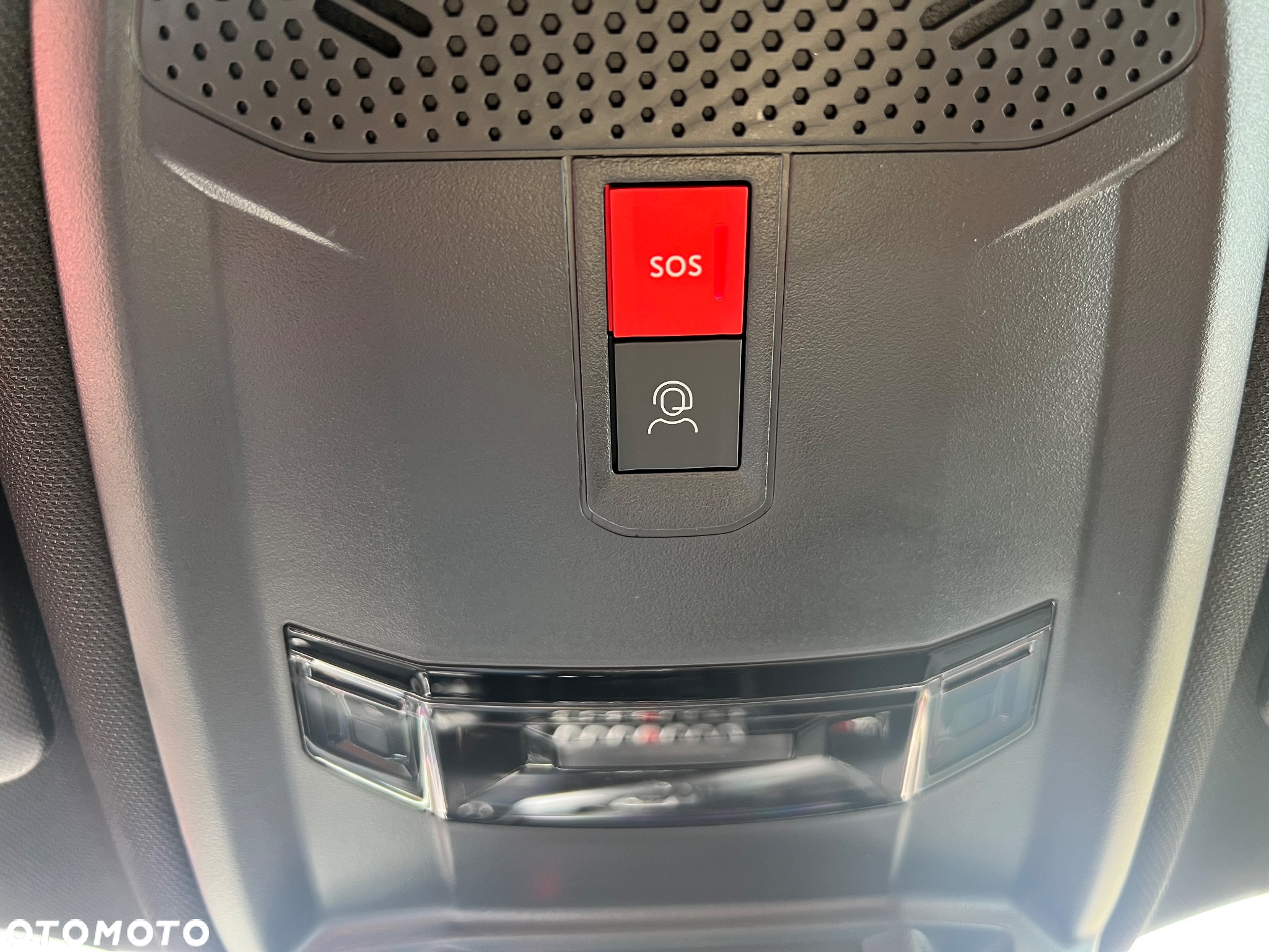 Peugeot 2008 PureTech mHEV GT e-DCS6 - 32