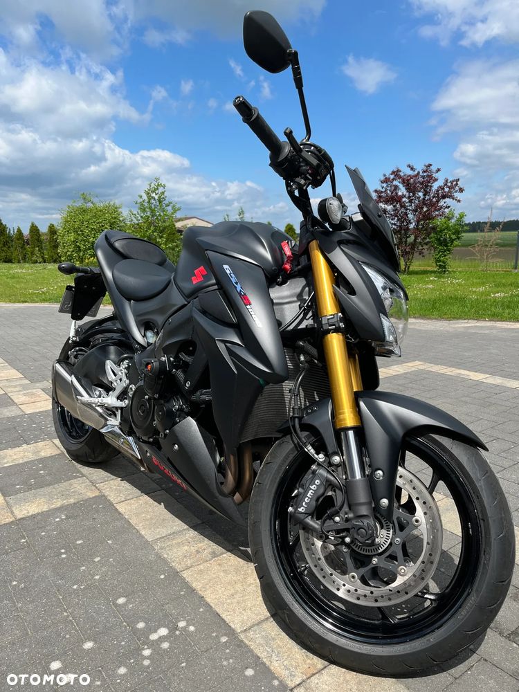 Suzuki GSX 1000 - 12