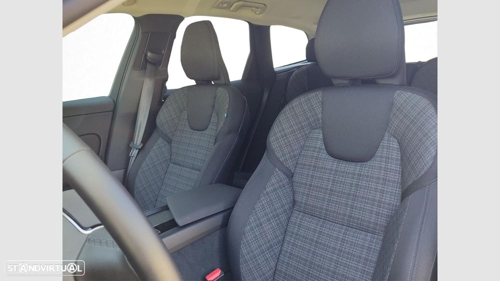 Volvo XC 60 2.0 T6 PHEV Core AWD - 12