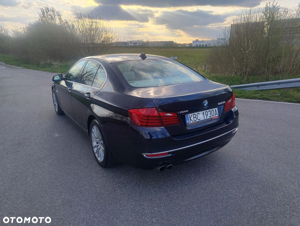 BMW Seria 5 528i Luxury Line - 30