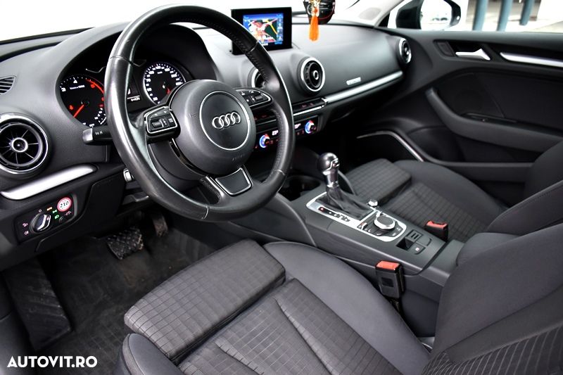 Audi A3 2.0 TDI quattro S tronic Sport - 11